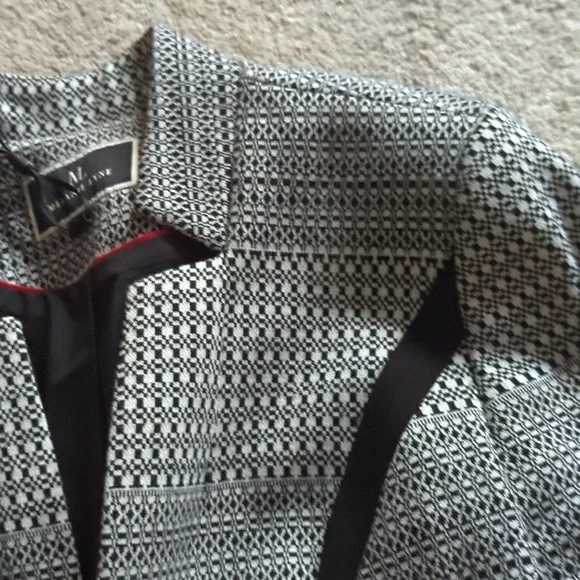 Ladies Jacket - Picture 2 of 4